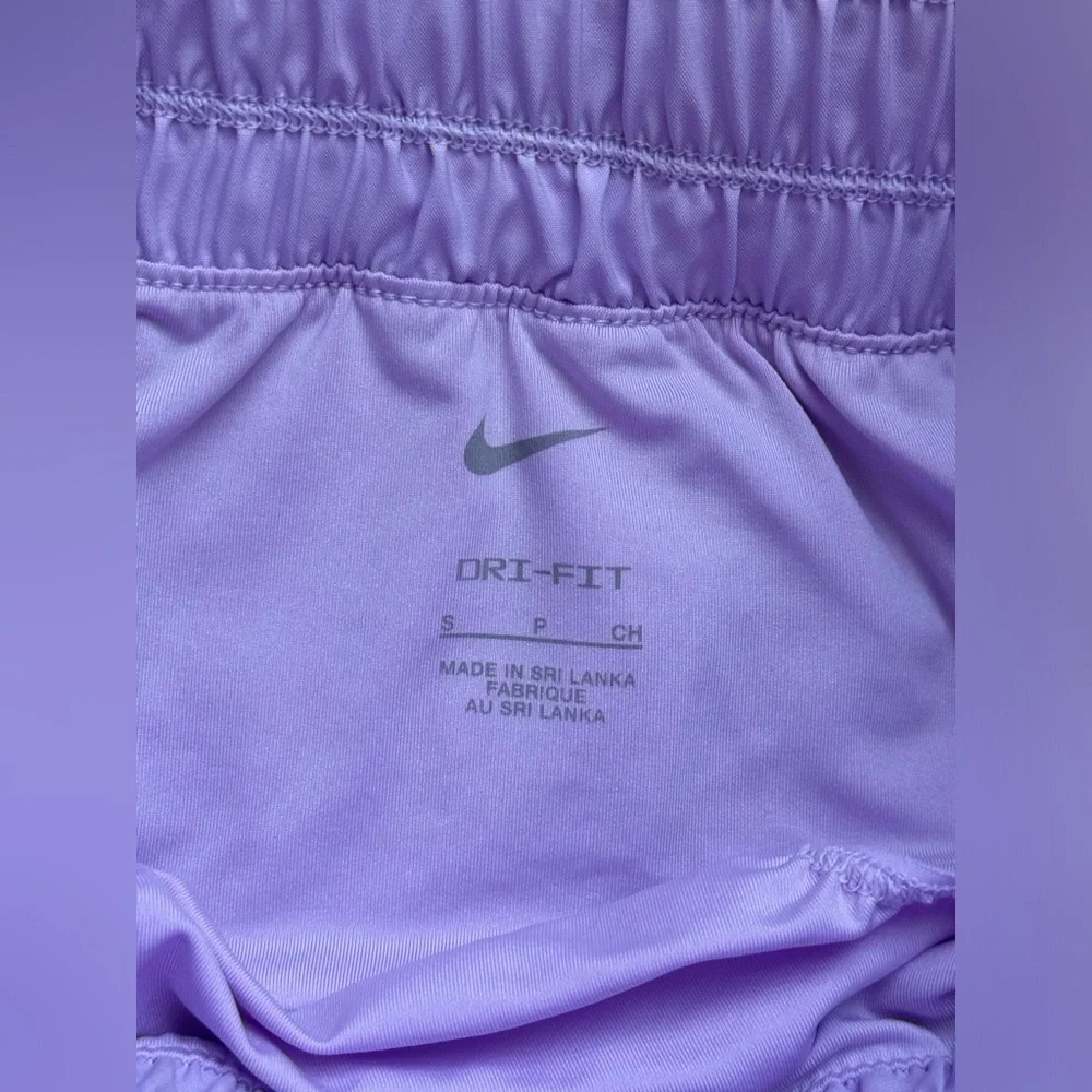 NWOT Nike One Women's Dri-FIT Ultra High-Waisted 3" Brief-Lined Shorts | Size S - Picture 4 of 4
